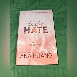 Twisted hate Ana Huang paperback